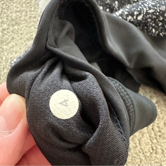 LULULEMON FAST AS LIGHT SHORT SPLATTER WHITE/BLACK SIZE 4 - Picture 7 of 11